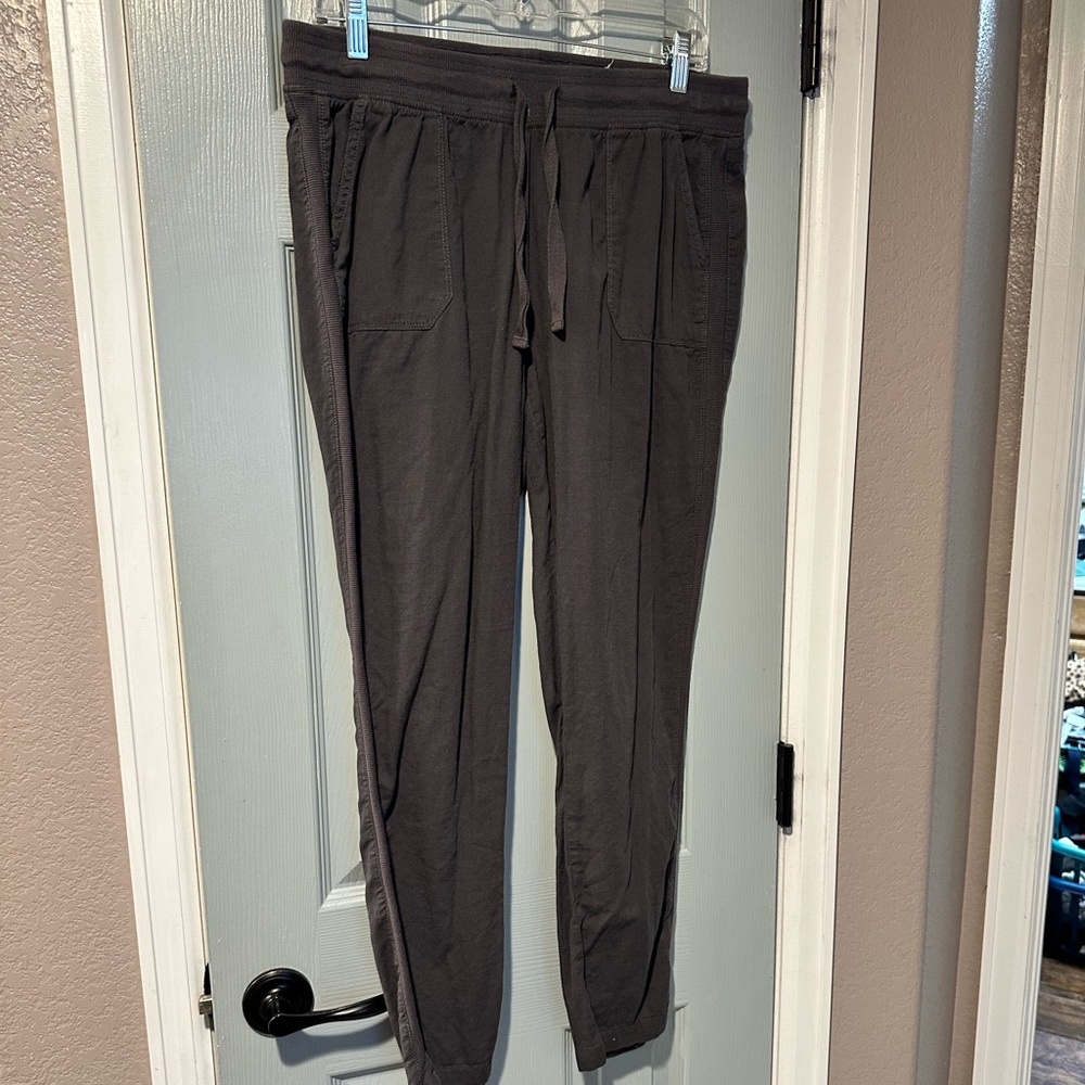 Cute lightweight pant worn once